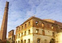 Заброшенный завод Белинькова в Воздвиженке, озеро Синара: маршрут выходного дня по достопримечательностям Урала