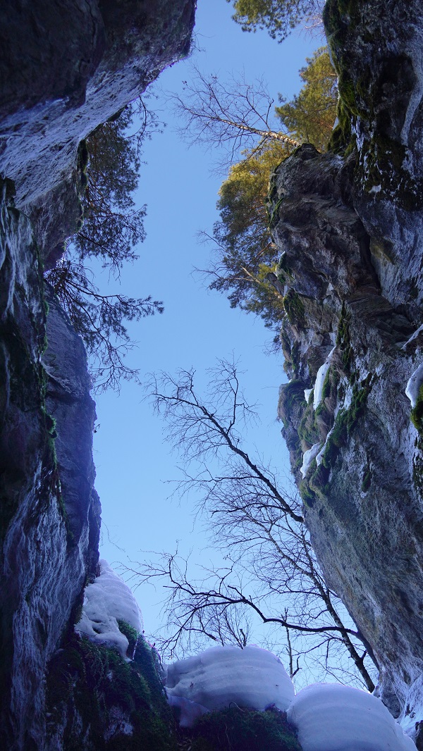 Достопримечательности Челябинской области: Ваняшкинские притесы и пещеры на реке Ай. Фото: Сергей Аверченко / ВКонтакте