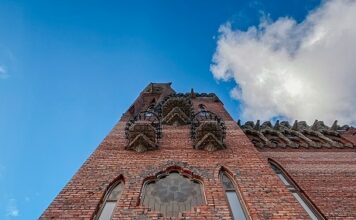 Достопримечательности Челябинской области: откуда на Урале испанский замок?