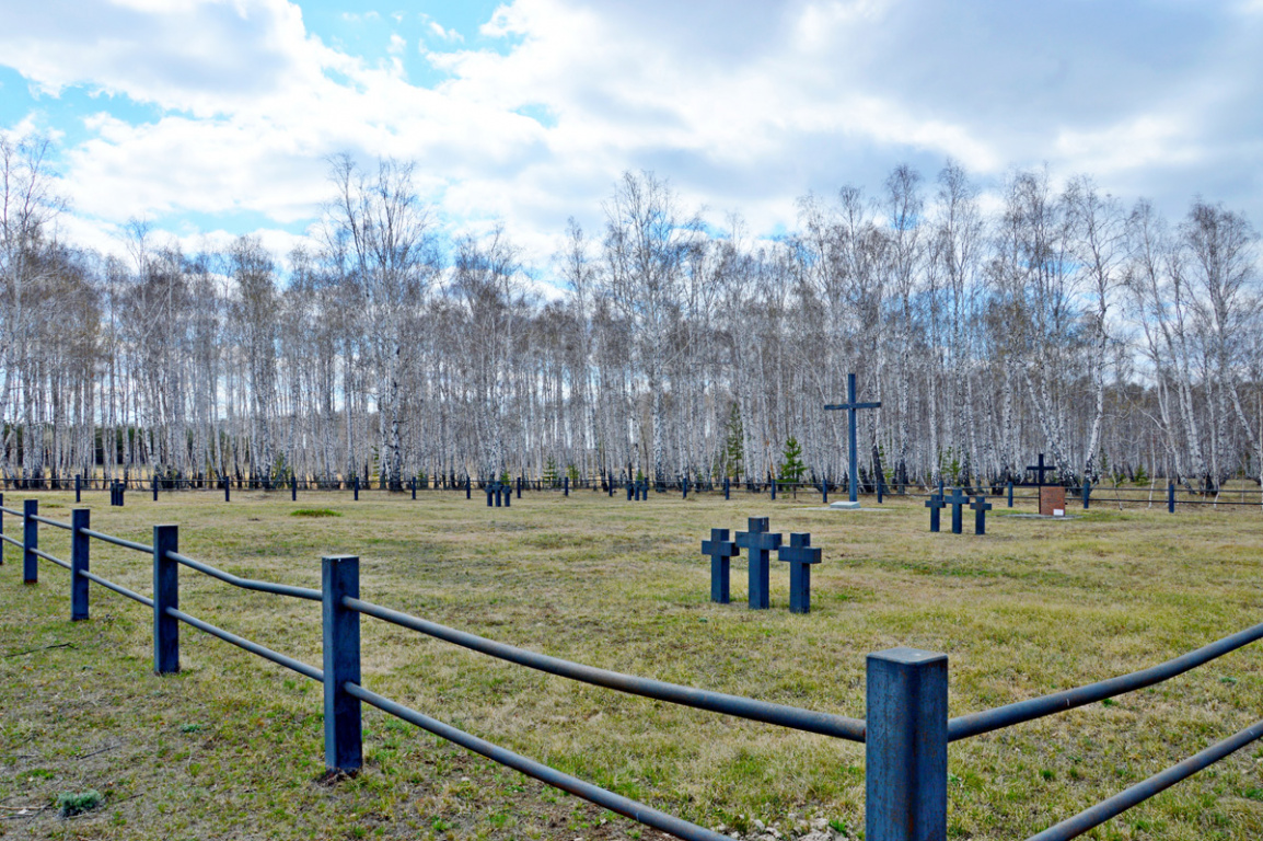 Нехарактерный для России мемориальный комплекс в городе Пласт