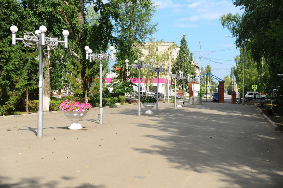 Центральная улица Янаула названа в честь Азина