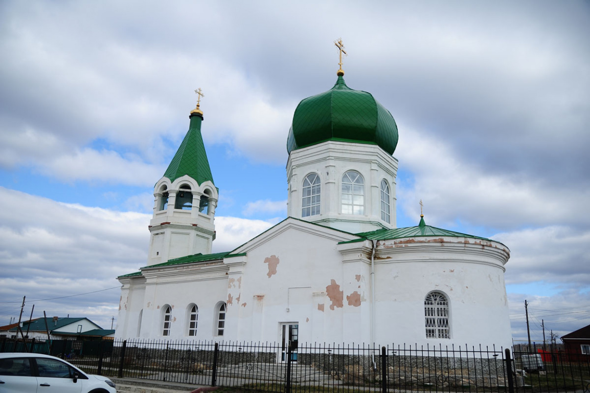Храм Александра Невского в селе Демарино накануне Пасхи