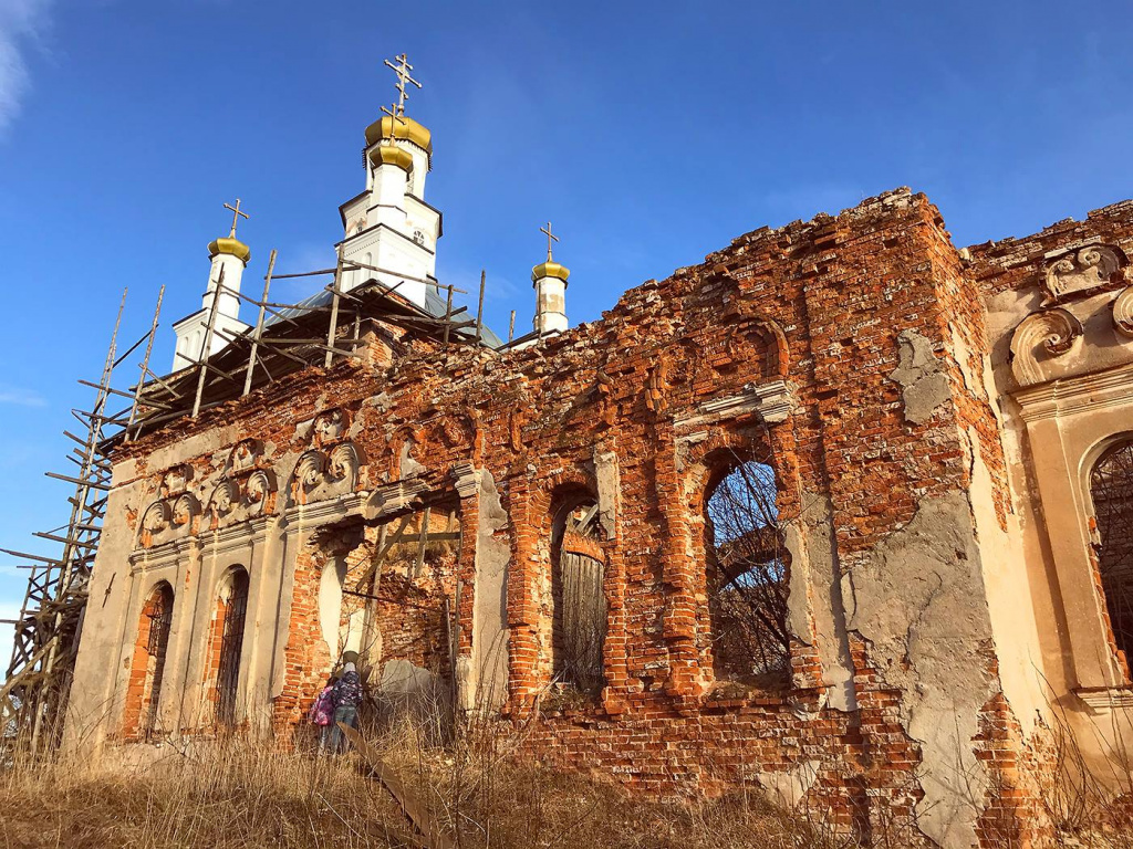 Разрушенная церковь картинка