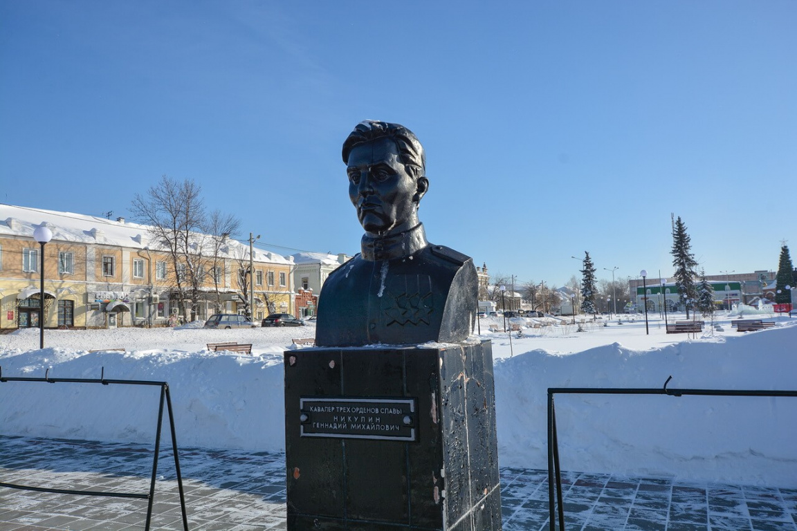 Бюст Геннадия Никулина, Камышлов, Свердловская область