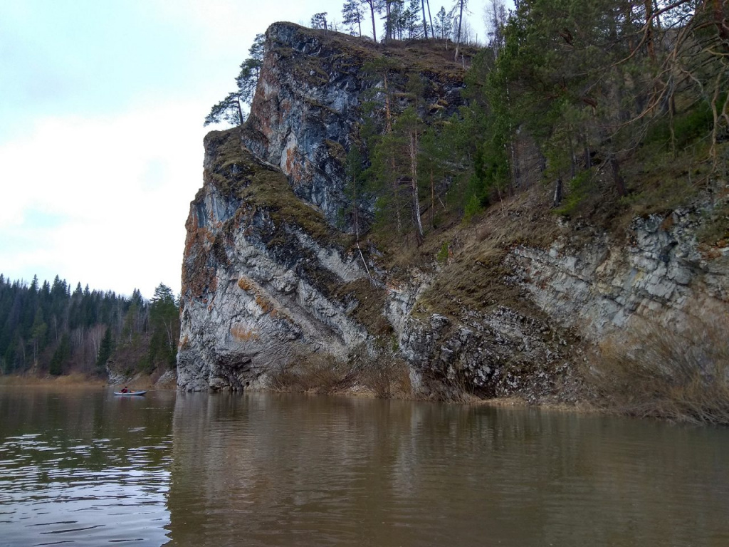 Красный камень
