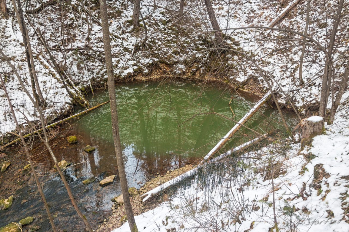 Малое Голубое озеро с уже зеленоватой водой