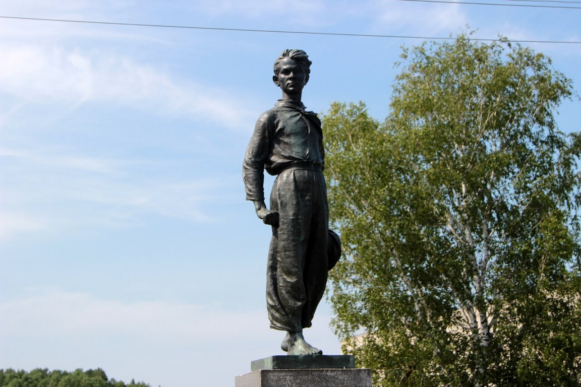 интересное на Урале, Свердловская область, малахит, Нижний тагил, Гумешевский рудник, Меднорудянское месторождение, Старый Соболь, нижнетагильский расписной поднос, Баженовское месторождение, Асбест, мотоциклы Урал, самый известный российский мотоцикл, Ирбитский мотоциклетный завод, Ирбит, Ирбитский музей мотоциклов, Верхняя Салда, ВСМПО, единственный музей карикатуры в России, Екатеринбургский музей карикатуры, Александр Буланов, Книга рекордов Гиннесса, Анатолий Бекишев, родина Ельцина, Б. Н. Ельцин, родина первого президента России