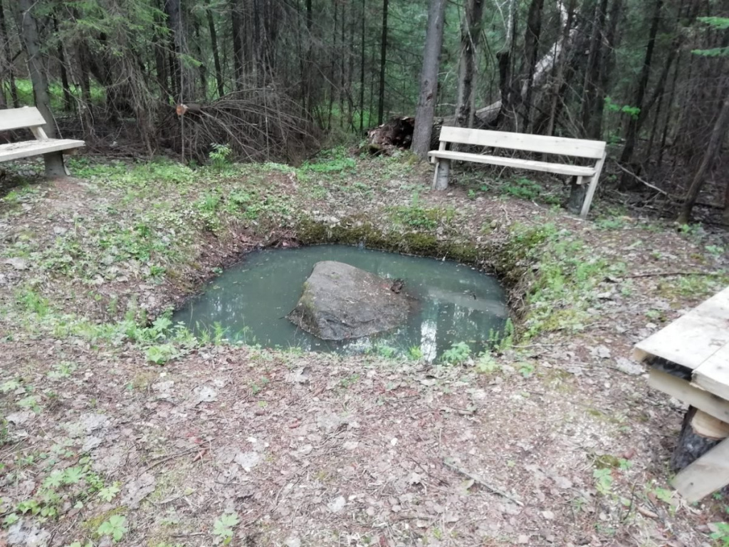 Галялог, камень Ен Из, село Ошиб