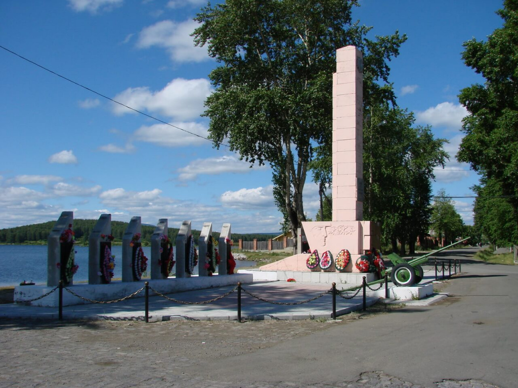 Обелиск погибшим войнам