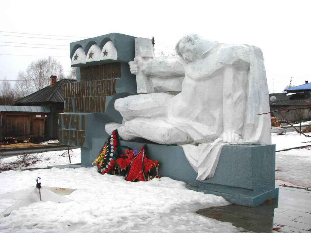 Памятник погибшим жителям Висима в годы ВОВ